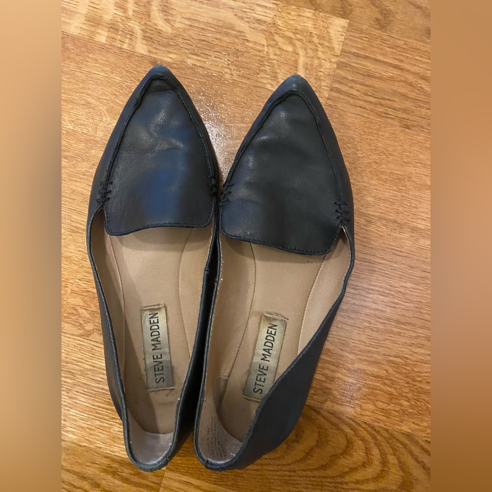 Steve Madden black pointed toe flats with leather upper